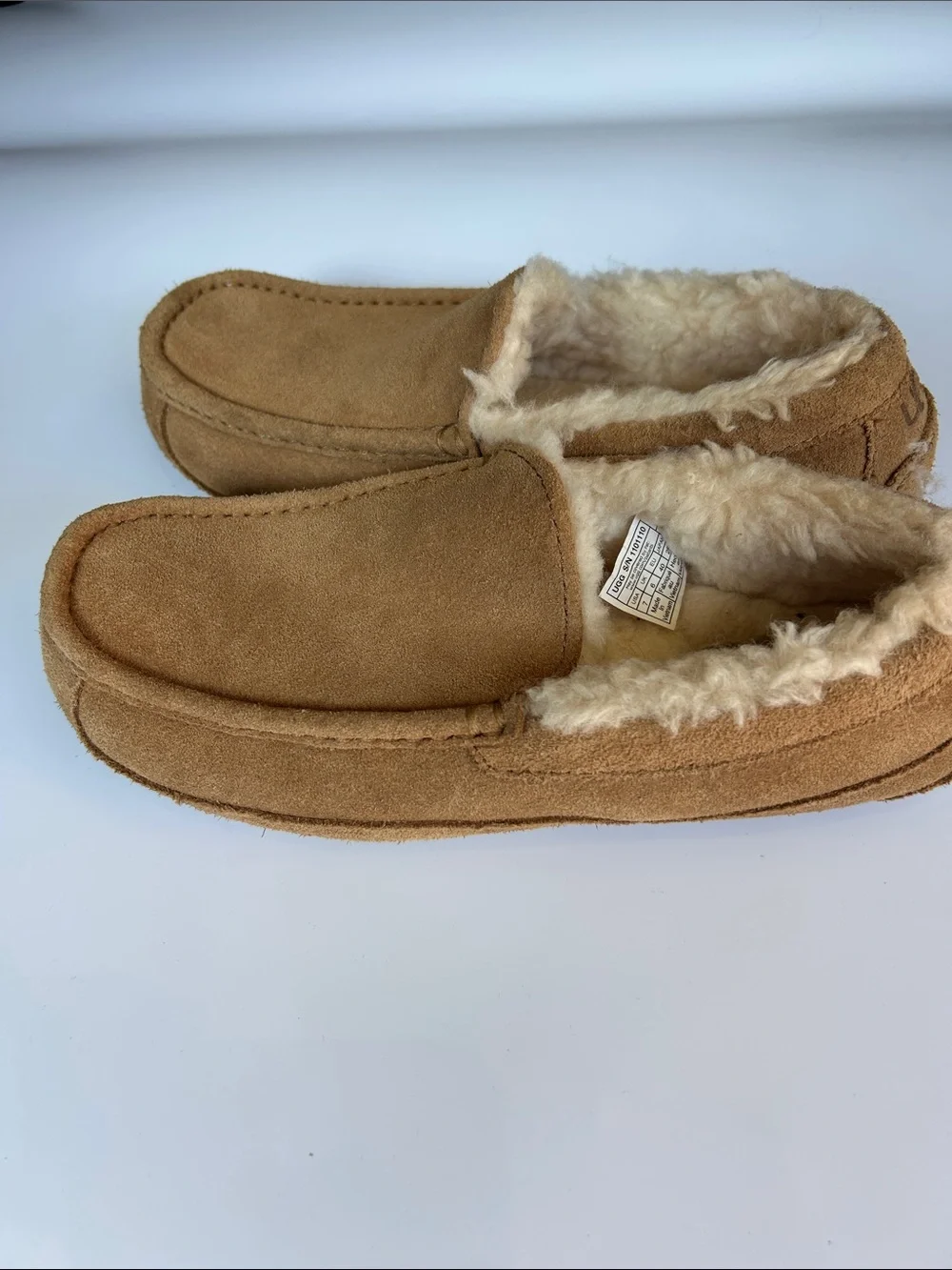 UGG mens 7 women’s 8 Chestnut Suede Shearling-Lined Slip-On Slippers